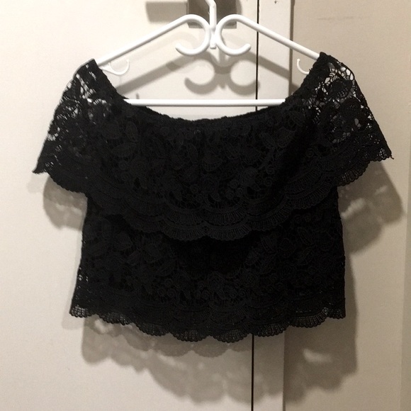 Glamorous Off-Shoulder Lace Crop Top - Picture 7 of 7